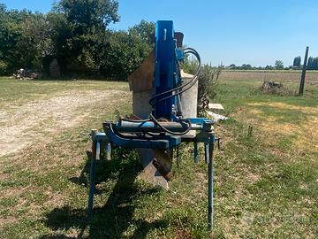 Aratro bivomere idraulico reversibile