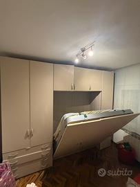 Camera armadio con letto a scomparsa