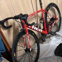 Bici Trek + Garmin Varia + Garmin edge 1030 plus