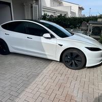TESLA LONG RANGE PREMIUM MODEL 3