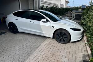 TESLA LONG RANGE PREMIUM MODEL 3