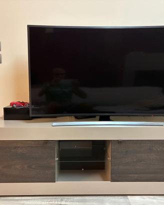 Soggiorno completo di mobile TV madia e bar