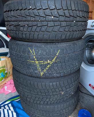gomme invernale 225/40/R18  92 V