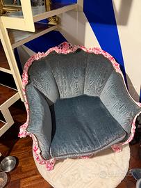 Poltrona di velluto barocca dipinta a mano