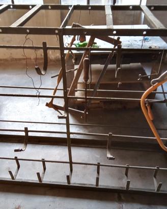 Telaio reggi strumenti da lavoro
