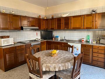 Cucina in legno, noce