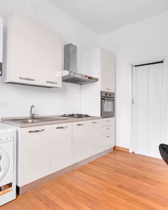 Cucina completa con elettrodomestici