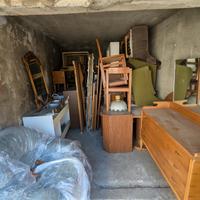 Mobili / cucina / poltrona. Svuoto casa - cantina
