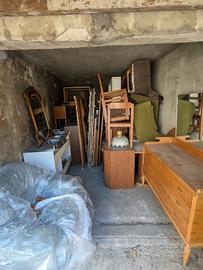 Mobili / cucina / poltrona. Svuoto casa - cantina