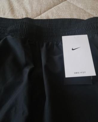 pantaloncini donna nike
