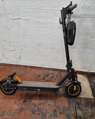 Monopattino elettrico Segway Max G30