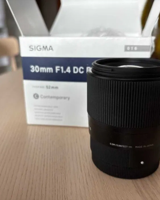 Lente SIGMA 30mm F1.4 DC DN per Sony E-Mount