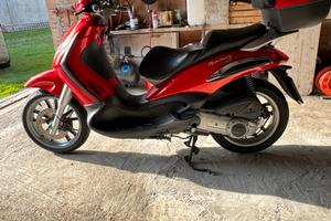 Beverly 250 anno 2004