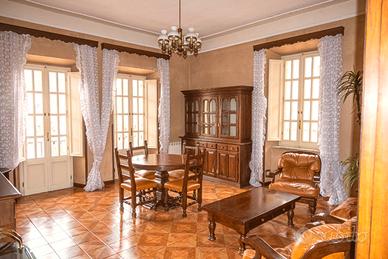 Camera da pranzo in noce completa