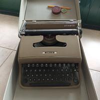 macchina per scrivere LETTERA 22 OLIVETTI