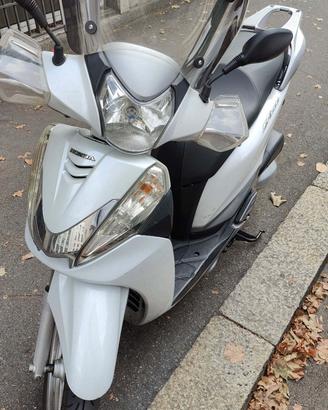 Honda SH 300