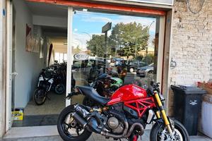 Ducati Monster 1200 S