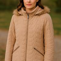 Piumino beige con cappuccio