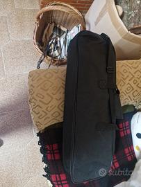 Telescopio rifrattore astronomico.