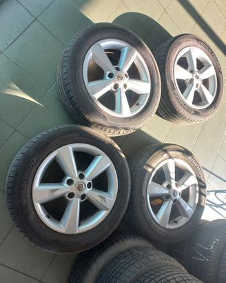 Cerchi in lega con gomme 17 Nissan Qashqai 