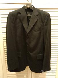 vestito completo uomo elegante 
