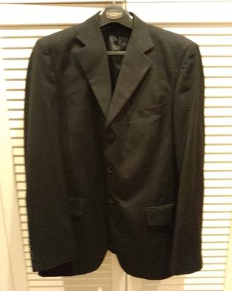 vestito completo uomo elegante 