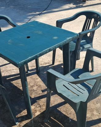 tavoli e sedie in plastica
