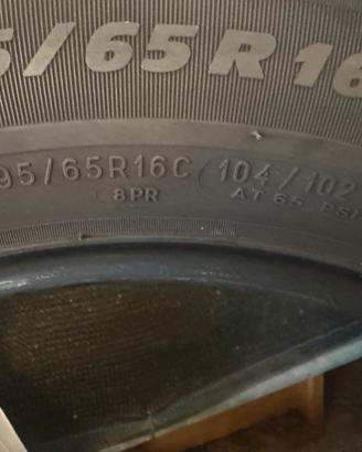 5 gomme Michelin 195/65 R16C 104/102