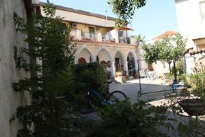 Ampio appartamento semi indipendente