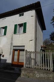 Casa indipendente a Castel Focognano, 5 locali