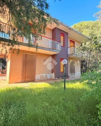 MASCALUCIA- Villa bifamiliare 2 garage 280mq