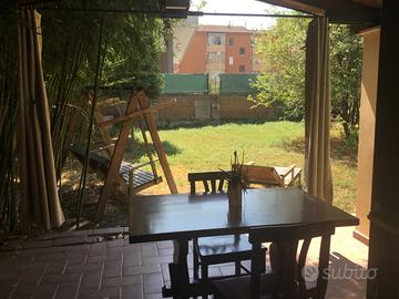 Camera con giardino