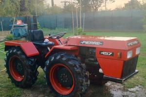 Trattore snodato con gru