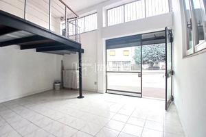 NEGOZIO DISPOSTO SU DUE LIVELLI DA PERSONALIZZARE