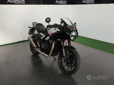 Triumph Thruxton 400