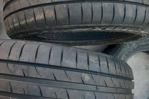 255 45 18 pirelli nuove
