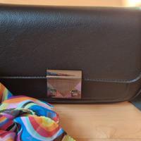 Borsa in eco pelle nera con tracolla