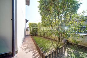 VILLA A SCHIERA DI TESTA!