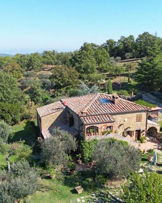 Rustico / Casale di 180 m² con più di 5 locali e b