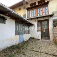 SOLUZIONE INDIPENDENTE CON CORTILETTO PRIVATO