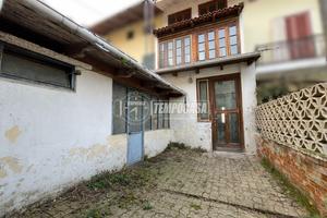 SOLUZIONE INDIPENDENTE CON CORTILETTO PRIVATO