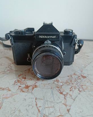 Macchina fotografica nikkormat anni 70