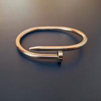 Bracciale a forma di chiodo 