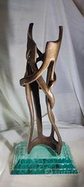Opera in bronzo "Abbraccio"