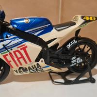modellino moto yamaha YZR-M1 46 Valentino Rossi