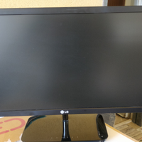 Monitor LG E2281 Full HD LED 22 pollici