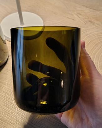 Bicchieri ricavati da bottiglie di vino