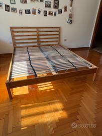 Letto matrimoniale più comodini Ikea