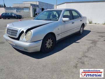 MERCEDES CLASSE E W210 E 250 TURBO D -Ricambi