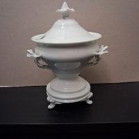 Salsiera con coperchio